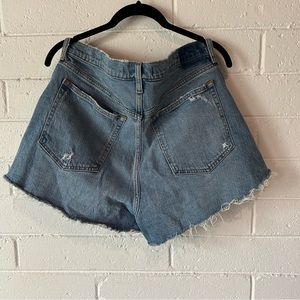 A&F curve love high rise mom shorts in size 32 aka 14
